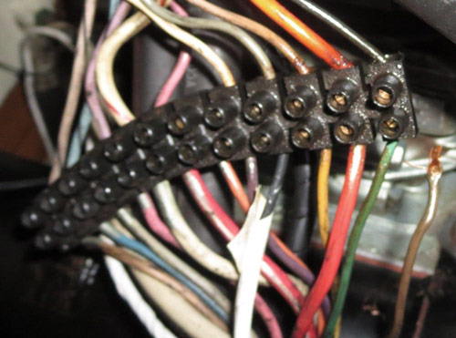 loose-wiring-causes-the-LED-lights-flashing-on-off