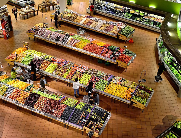 supermarket-with-good-lighting-design-plan