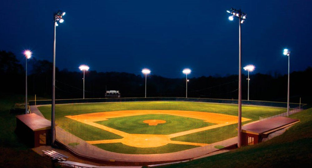 Nieoślepiające-oświetlenie-stadionu-baseballowego